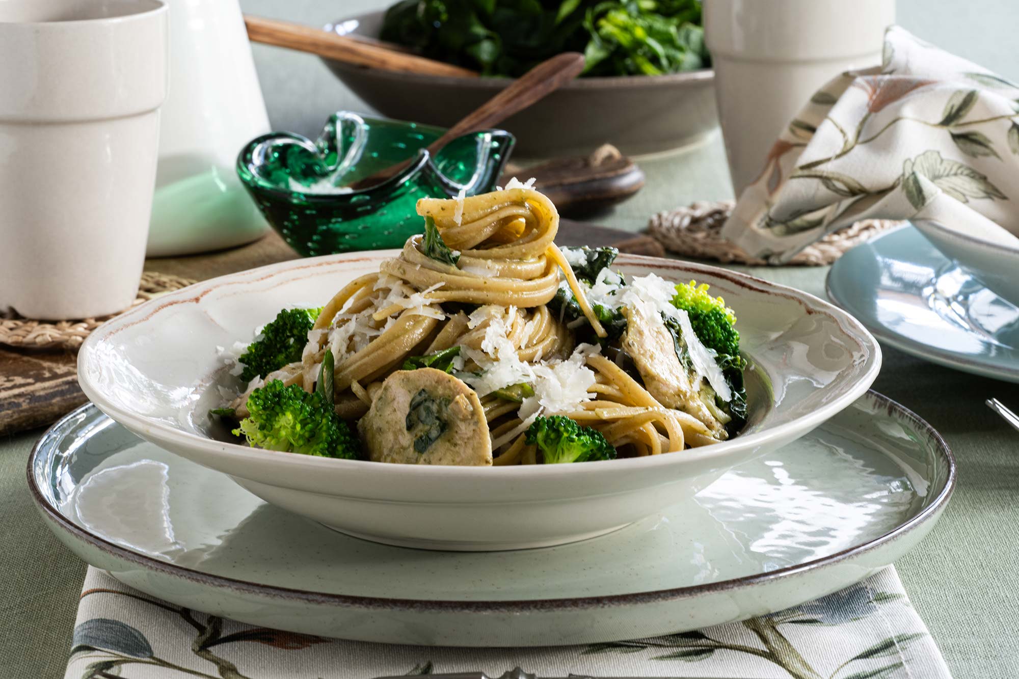 LINGUINE-INTEGRALE-KOTOPOULO-PESTO-MPROKOLO-PEKORINO